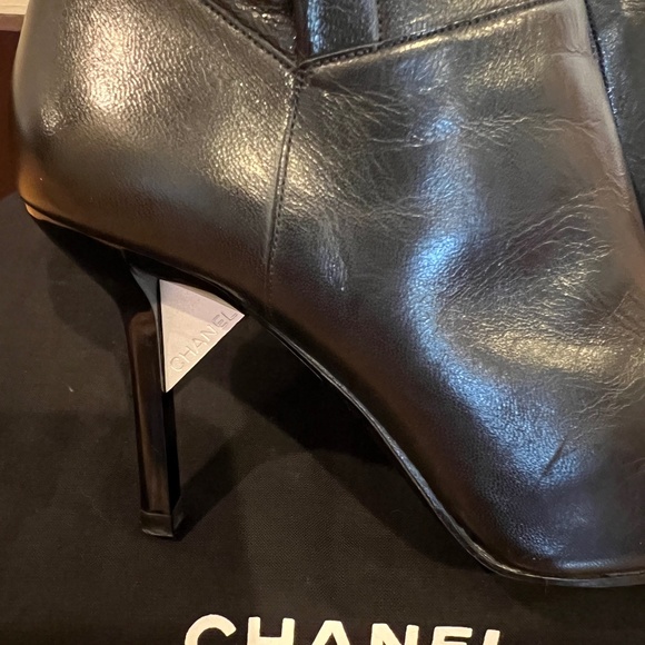 CHANEL BOOTS - Picture 2 of 5